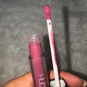 HUDA BEAUTY LIQUID MATTE LIPSTICK